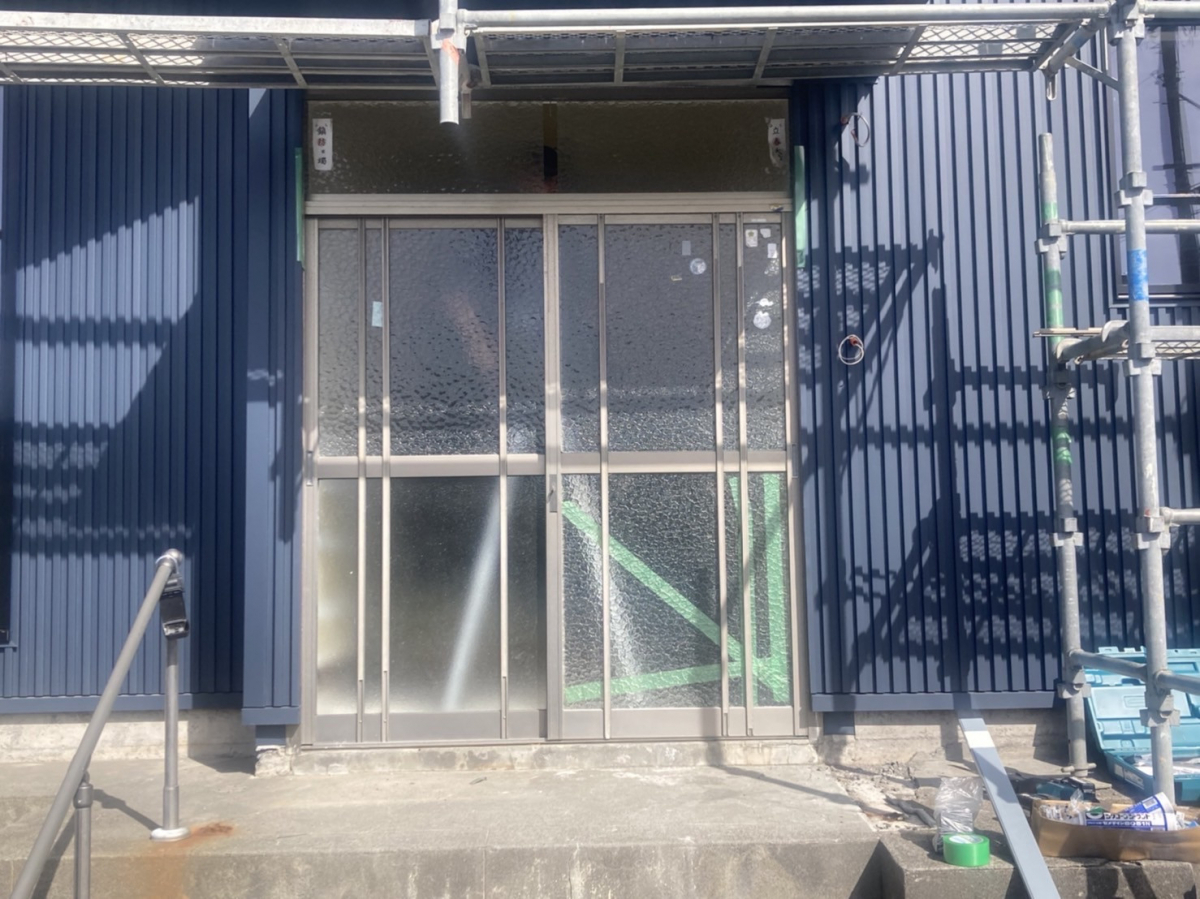 セイナントーヨー住器のリシェント玄関引戸の施工前の写真1