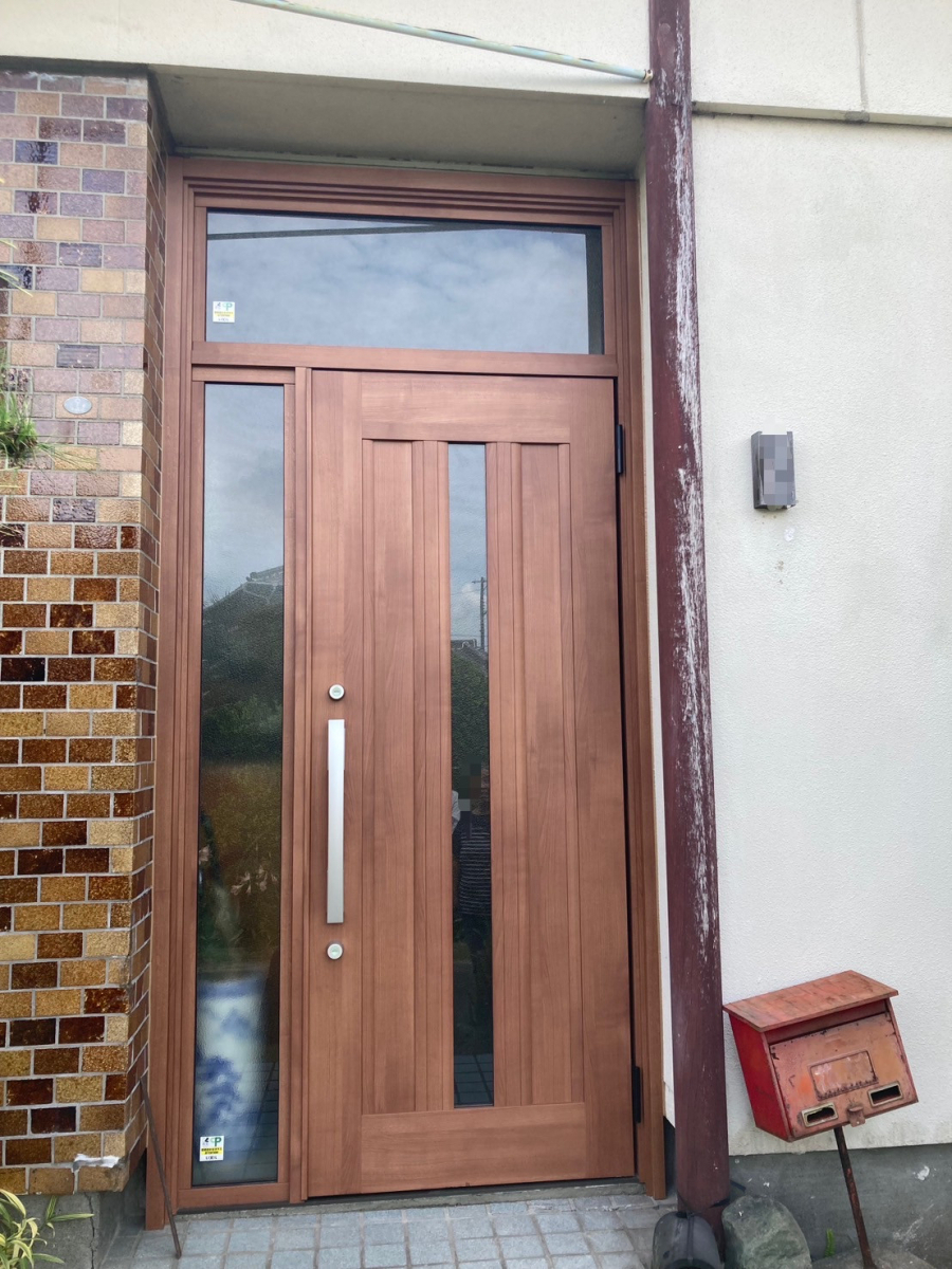 セイナントーヨー住器のリシェント玄関ドアの施工後の写真1