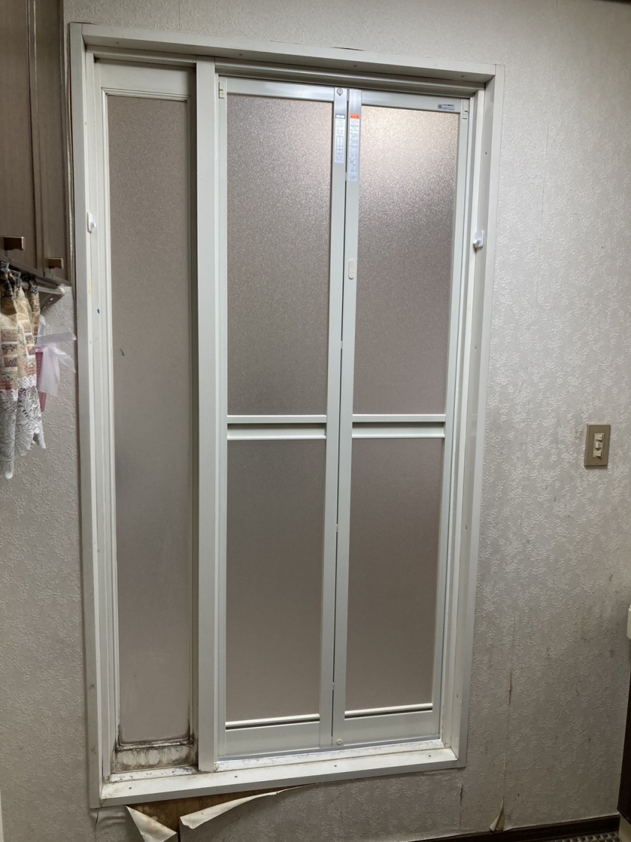 セイナントーヨー住器の浴室ドア交換工事の施工後の写真1