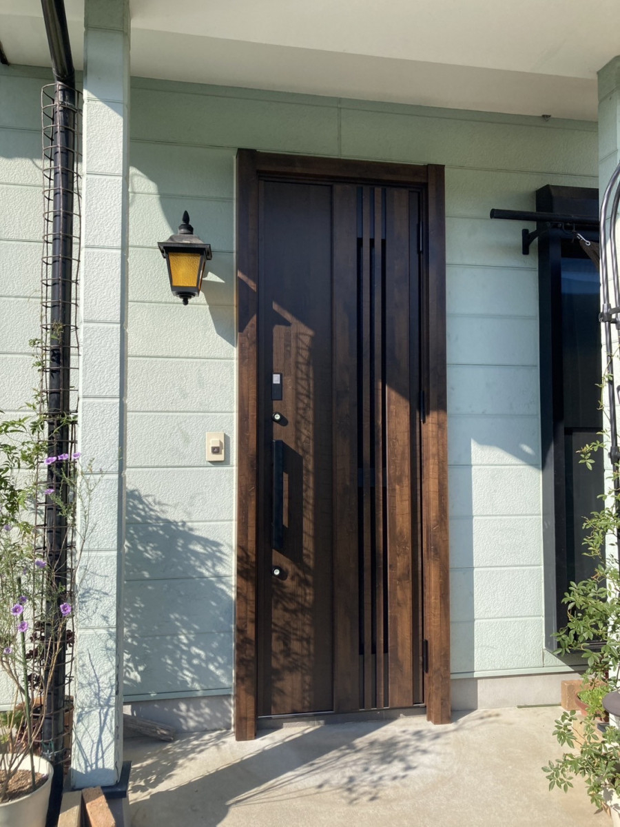 セイナントーヨー住器のリシェント玄関ドアの施工後の写真1