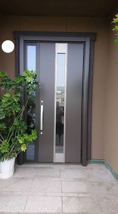セイナントーヨー住器の玄関リフォーム　玄関ドア交換の施工後の写真1