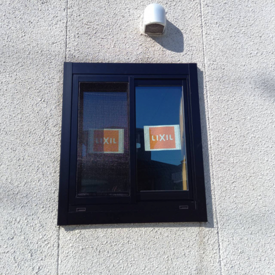 弓浜建材の米子市窓リフォーム施工事例　取替窓「リプラス」施工事例写真1