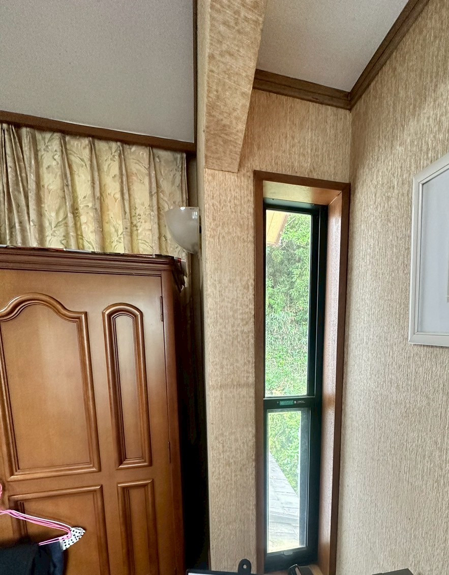 弓浜建材のまだ間に合います！ 補助金活用内窓設置の施工前の写真1