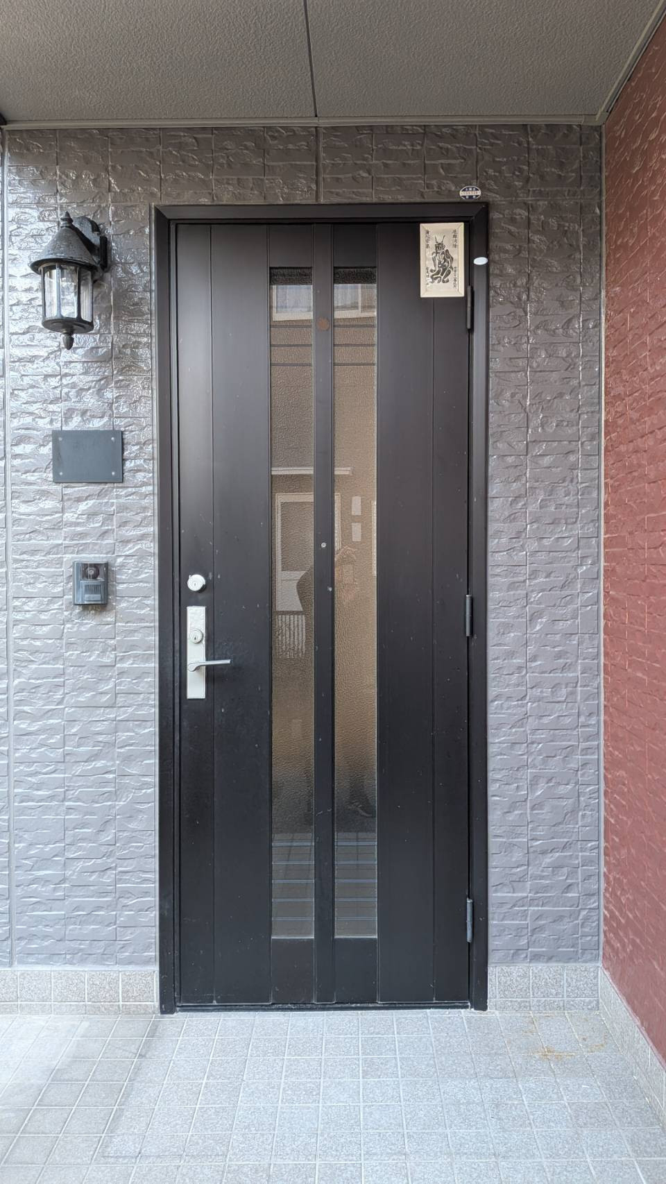 弓浜建材の新しい玄関で毎日をもっと心地よく玄関リフォーム工事の施工前の写真1