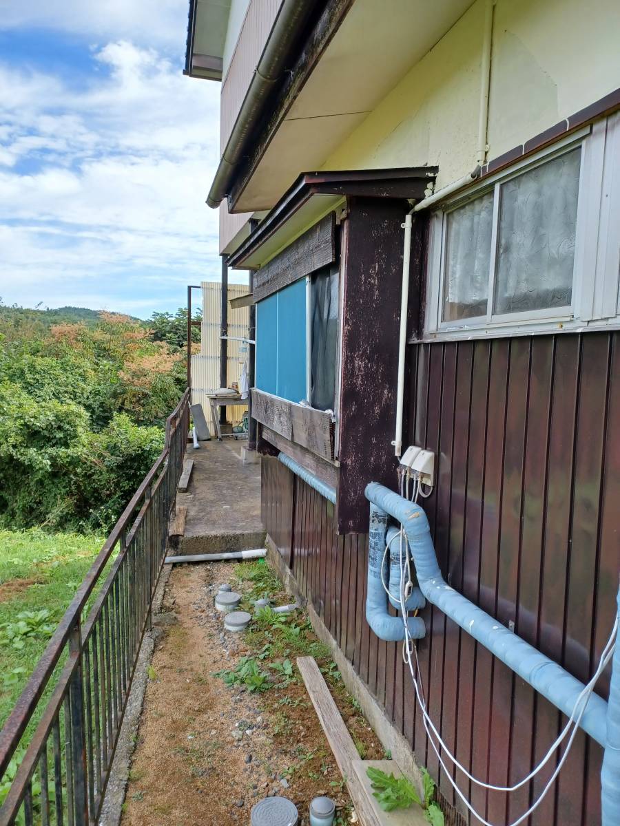 永光トーヨー住器の窓と外壁の改修工事を行いました。の施工前の写真1