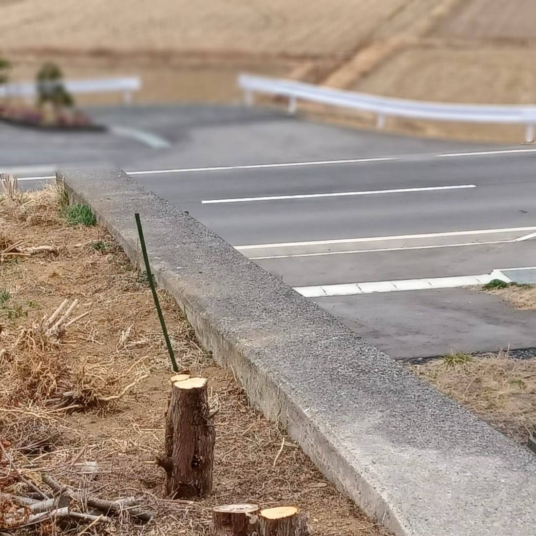 永光トーヨー住器の気仙沼市　フェンス設置工事の施工前の写真1