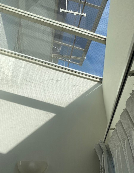 永光トーヨー住器の気仙沼市　天井ガラス入れ替えの施工前の写真2