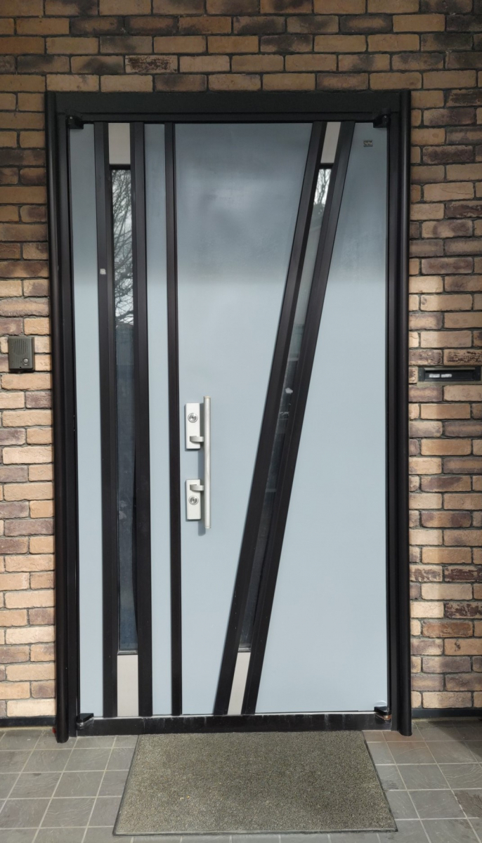 永光トーヨー住器の気仙沼市　玄関ドア塗り替えの施工後の写真1