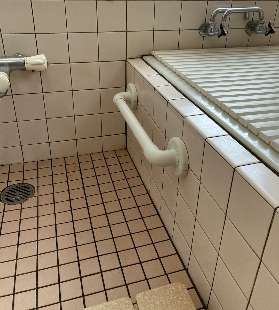 永光トーヨー住器の気仙沼市　浴室手すり取り付けの施工後の写真1