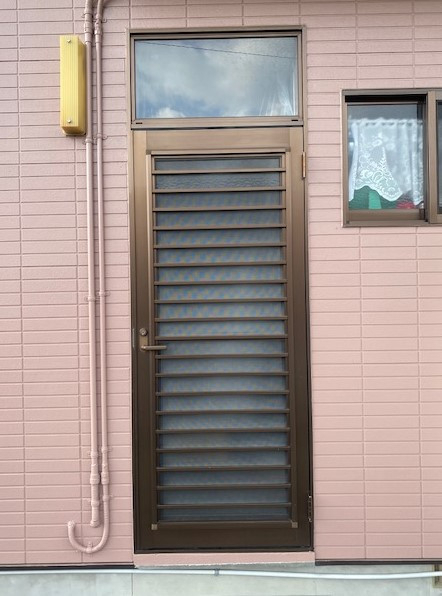 永光トーヨー住器の陸前高田市　勝手口ドア交換の施工前の写真1