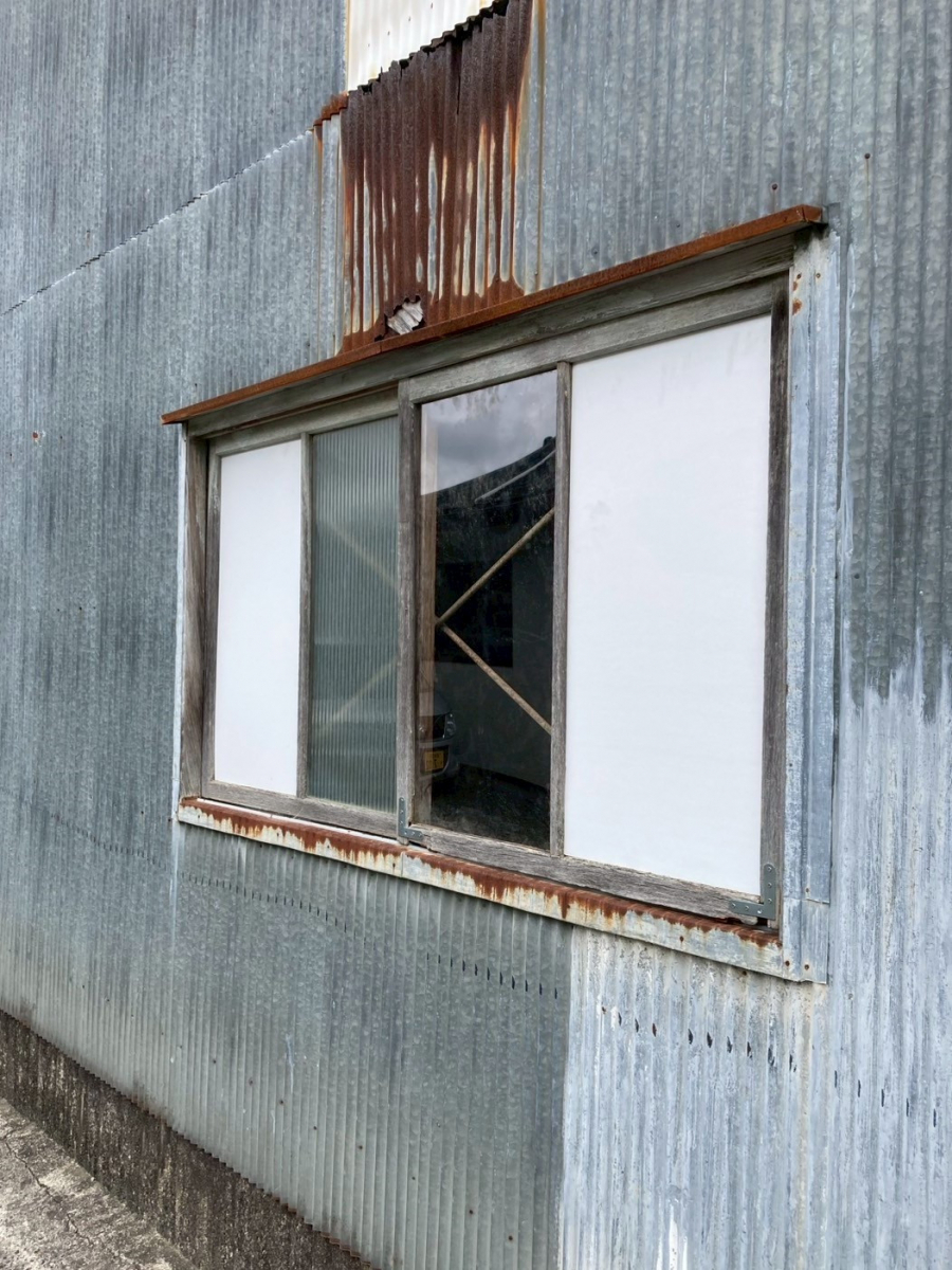 永光トーヨー住器の【気仙沼市】開閉がスムーズに!木製サッシをアルミサッシへ交換しました。の施工前の写真1