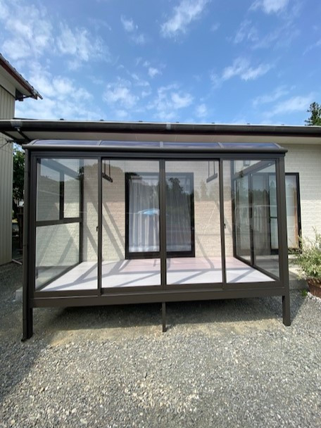 永光トーヨー住器の【気仙沼市】雨の日でも洗濯物を干せる!テラス囲いを設置しました。の施工後の写真1