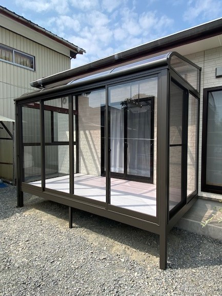 永光トーヨー住器の【気仙沼市】雨の日でも洗濯物を干せる!テラス囲いを設置しました。の施工後の写真2