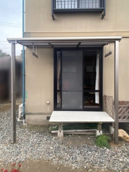 永光トーヨー住器の【一関市】雨の日も安心！テラス屋根設置で叶えた「濡れない」物干し場の施工後の写真2