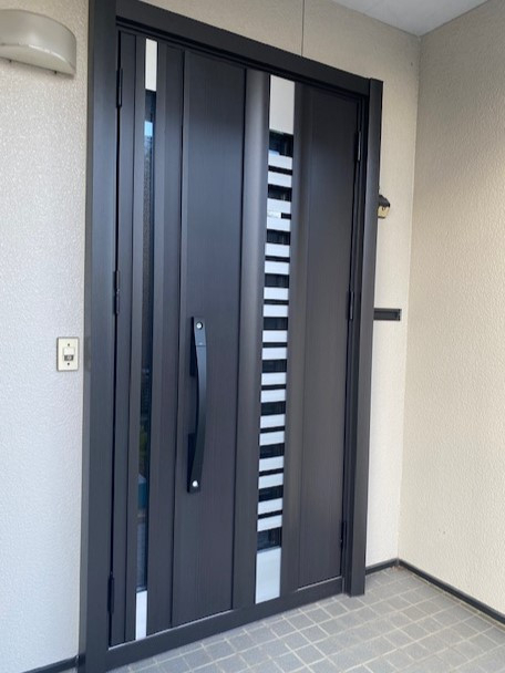 永光トーヨー住器の【気仙沼市】冬の寒さもリフォームで解決！断熱性能の高い玄関引戸に交換しました。の施工後の写真3