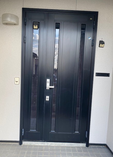 永光トーヨー住器の【気仙沼市】冬の寒さもリフォームで解決！断熱性能の高い玄関引戸に交換しました。の施工前の写真2