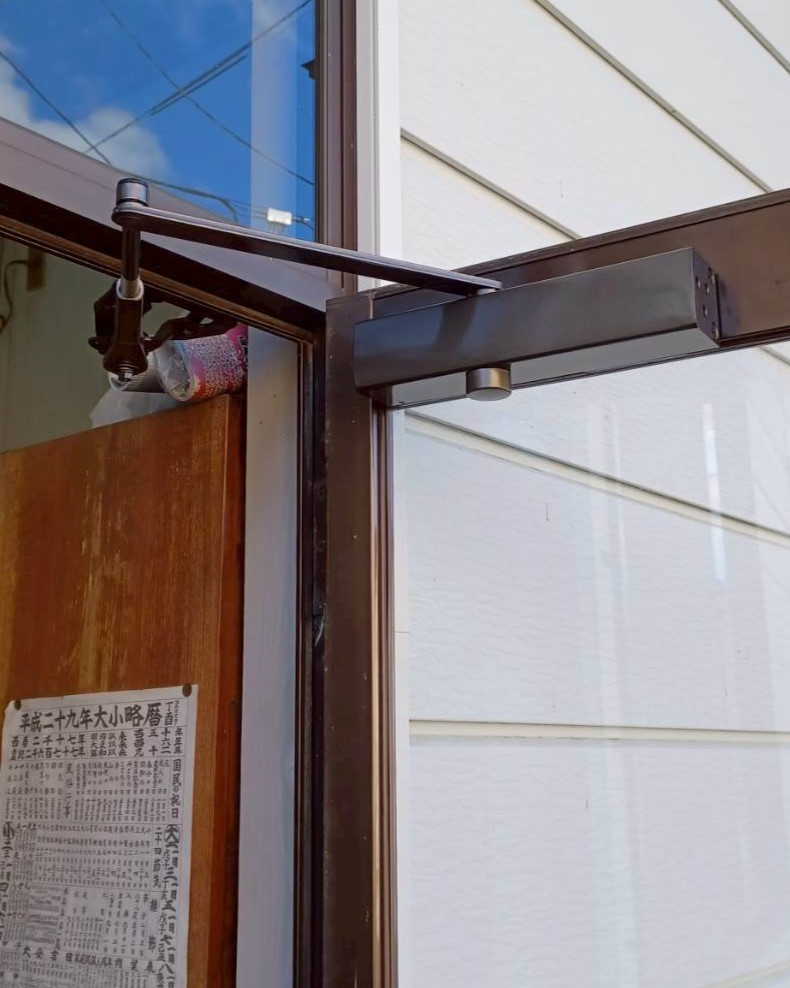 永光トーヨー住器の【気仙沼市】不快な音を解消！故障したドアクローザーを交換しました。の施工後の写真1