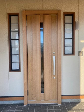 永光トーヨー住器の【気仙沼市】冬の冷気をシャットアウト！断熱性能の高い玄関ドアに交換しました。の施工後の写真1