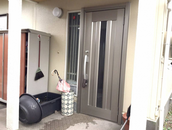 スルガリックス 静岡店の玄関のドアを交換してほしい施工事例写真1