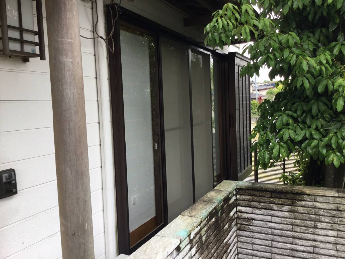 スルガリックス 静岡店の雨戸を通風できるものへ交換したい。の施工前の写真1