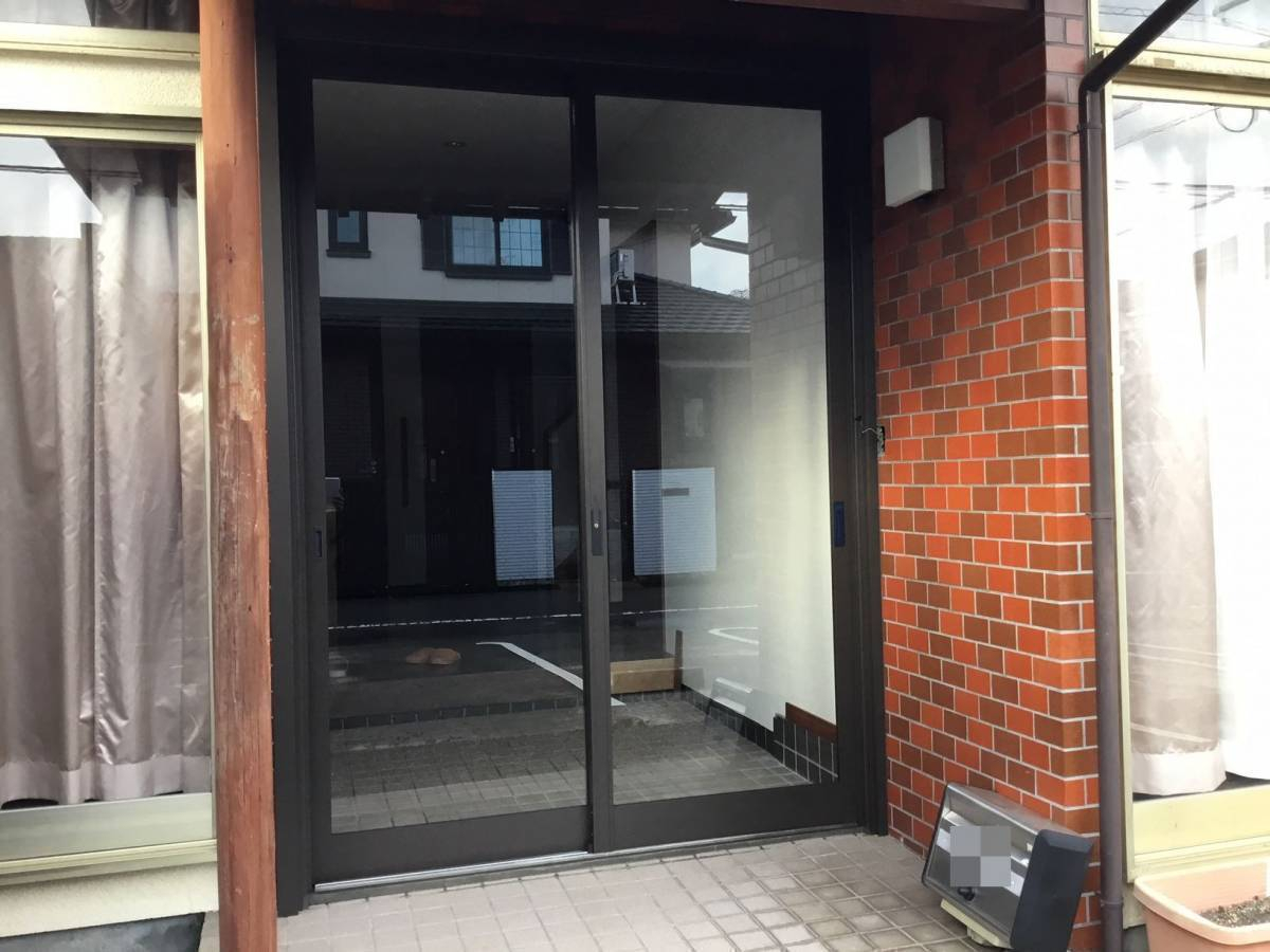 スルガリックス 静岡店の戸建ての玄関を店舗用の入り口へ変えたいの施工後の写真1