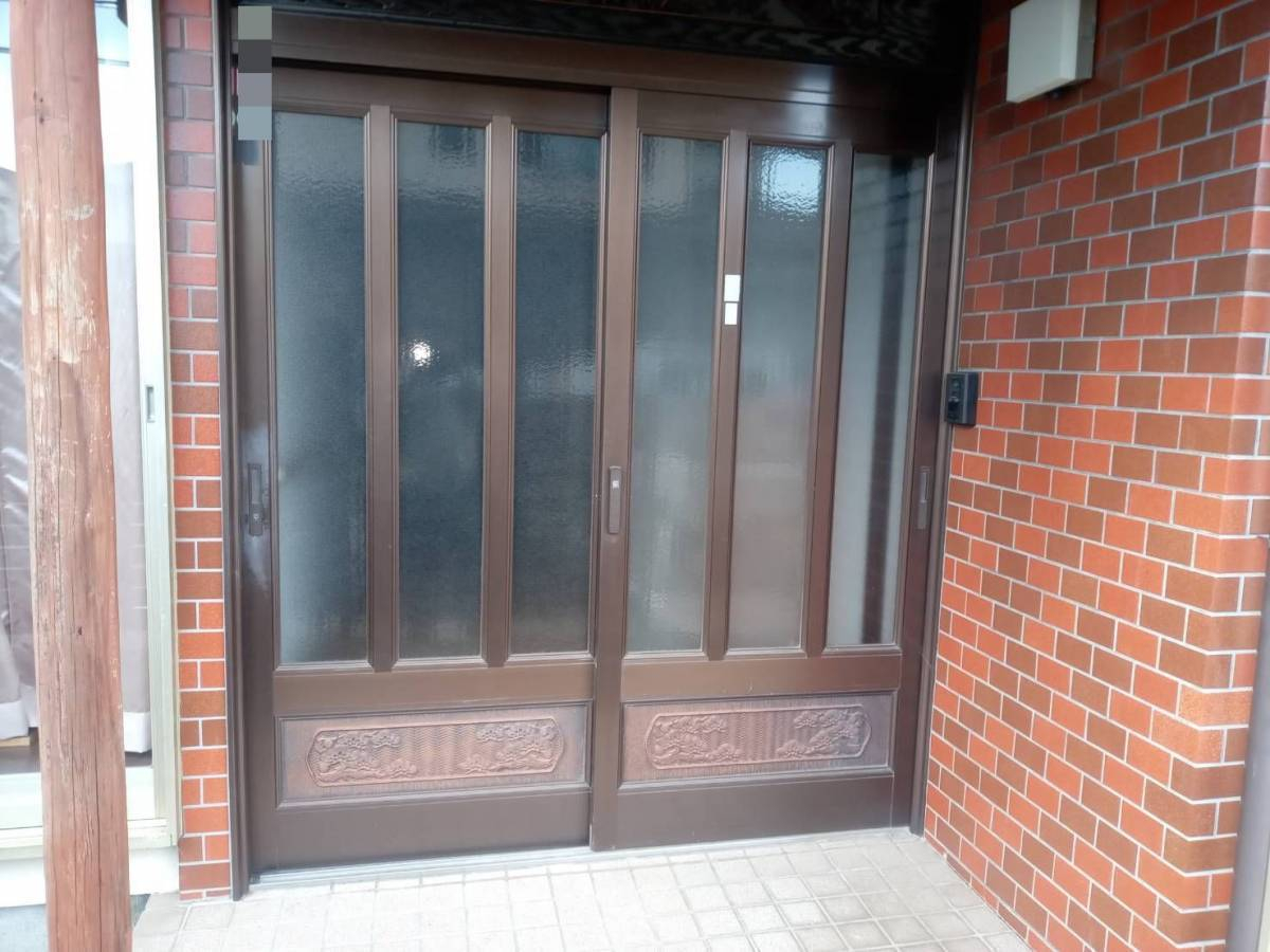 スルガリックス 静岡店の戸建ての玄関を店舗用の入り口へ変えたいの施工前の写真1