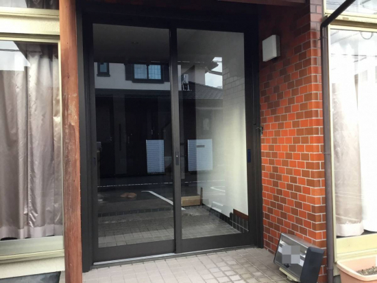 スルガリックス 静岡店の戸建ての玄関を店舗用の入り口へ変えたい施工事例写真1