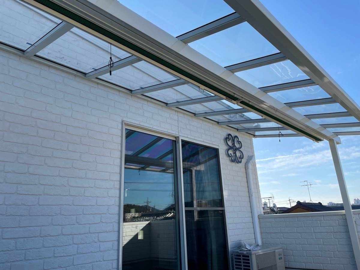 スルガリックス 静岡店の屋上入り口にテラス屋根と日よけを設置いたしました。の施工後の写真2