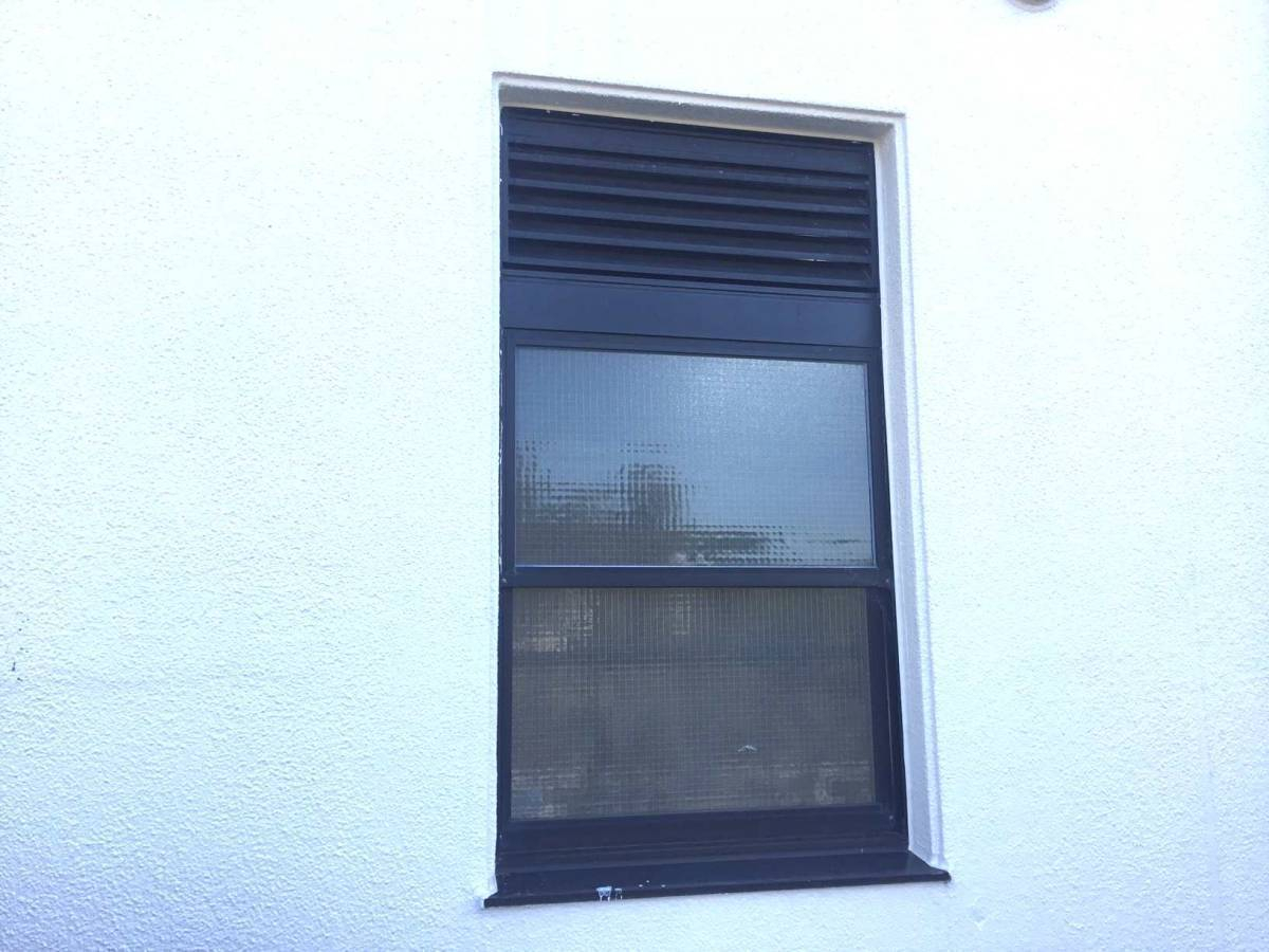 スルガリックス 静岡店の施設のトイレの窓を交換してほしいの施工前の写真2