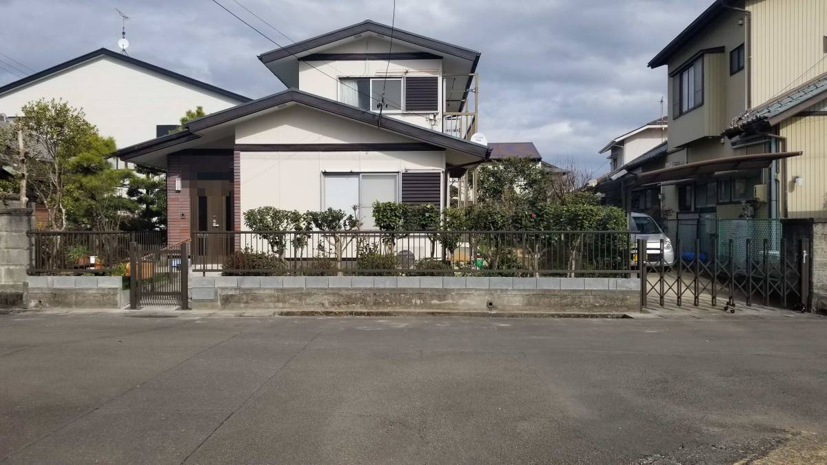 スルガリックス 静岡店の家の周りの柵と門扉と伸縮ゲートを新しくしたい。の施工後の写真1