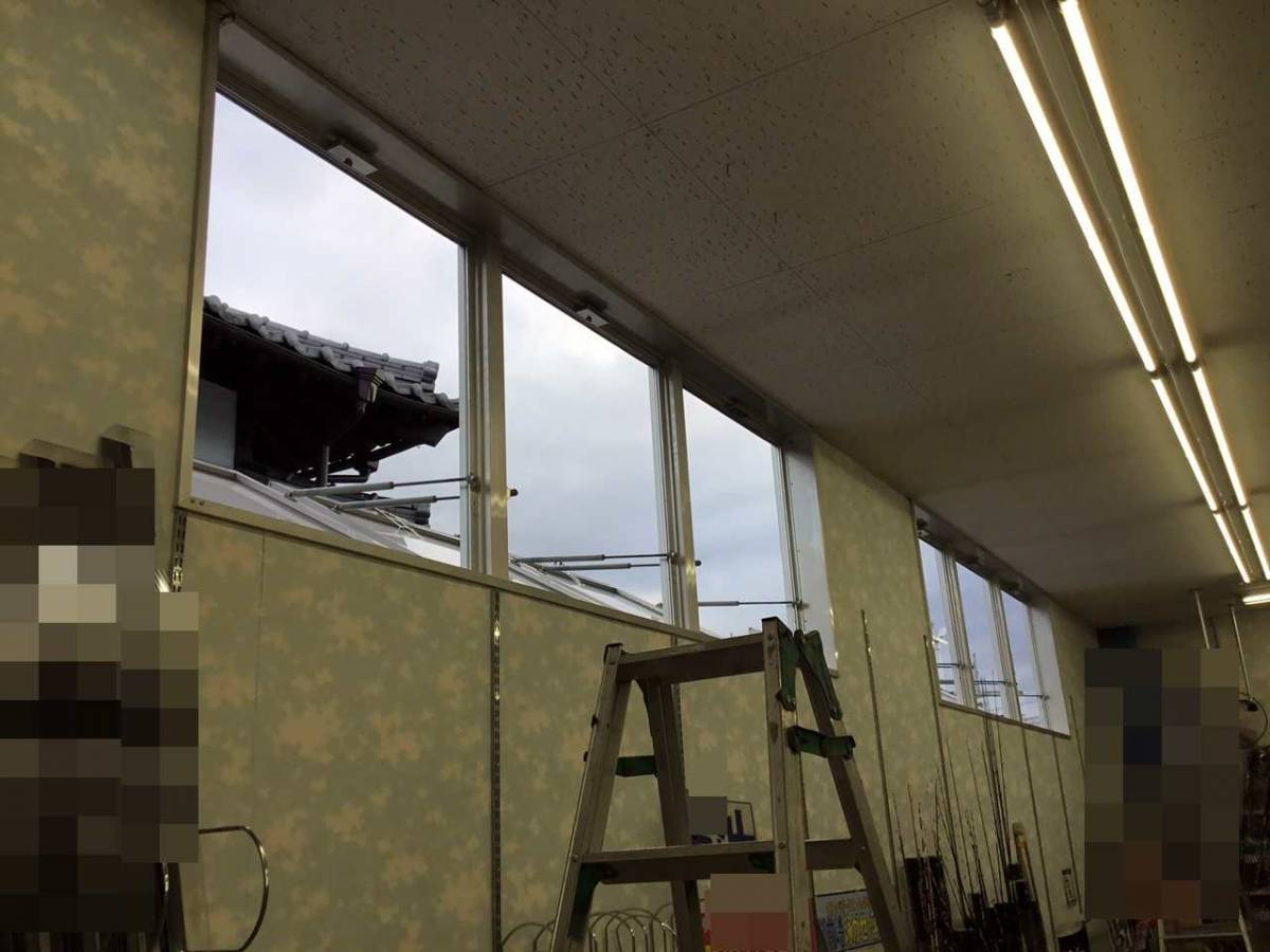 スルガリックス 静岡店の店舗の排煙用窓が開かなくなったの施工後の写真1