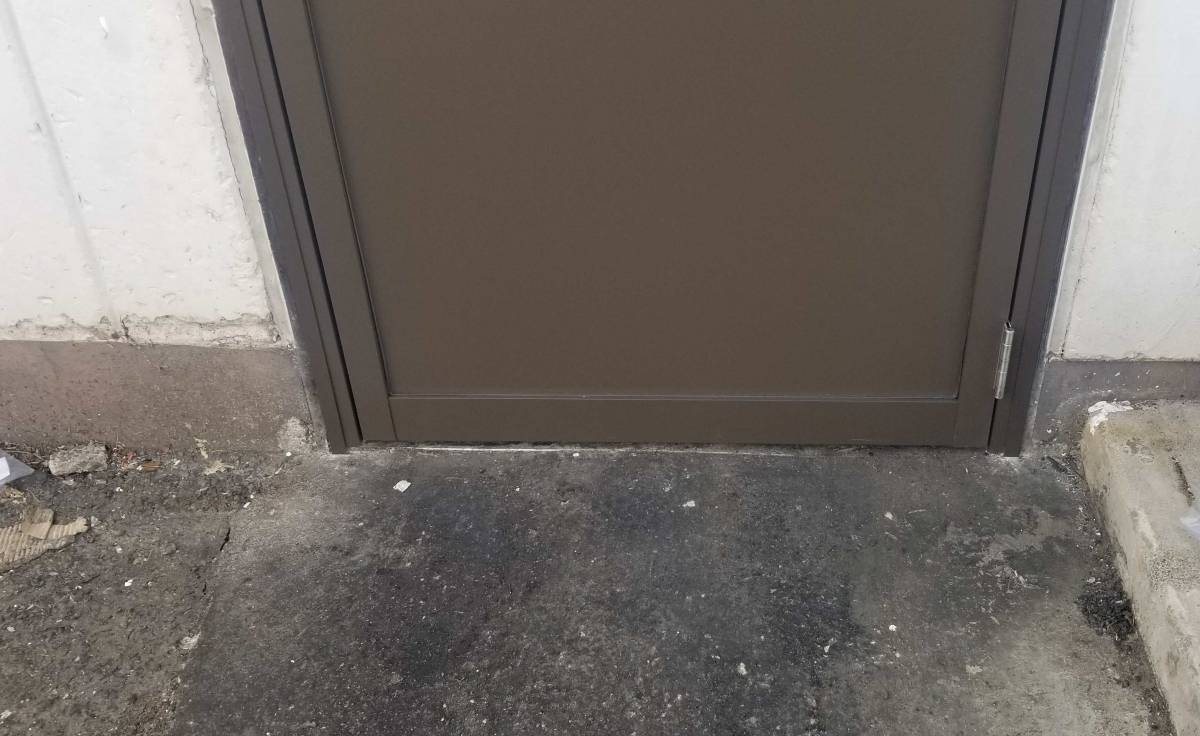 スルガリックス 静岡店の勝手口ドアが壊れかけているの施工後の写真3