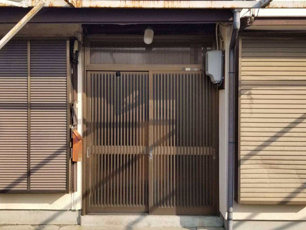 スルガリックス 静岡店の玄関引戸の交換をしてほしいの施工前の写真1