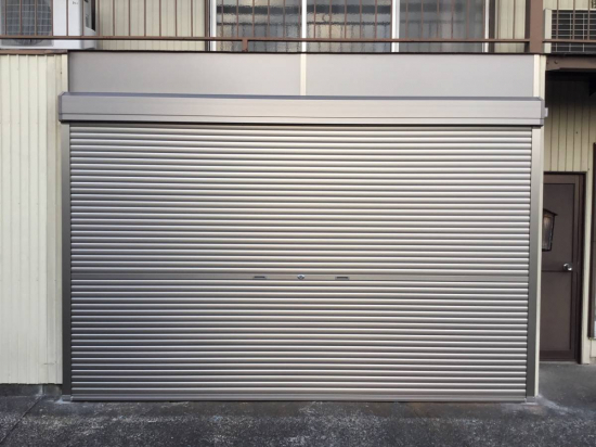 スルガリックス 静岡店の車庫シャッターの交換をいたしました。施工事例写真1