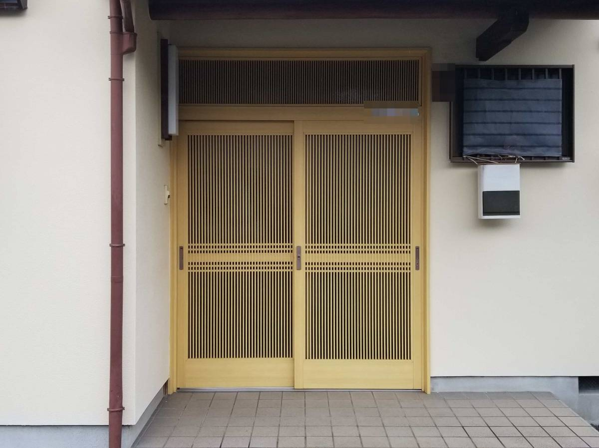 スルガリックス 静岡店の寒い玄関の断熱対策をしたいの施工前の写真2