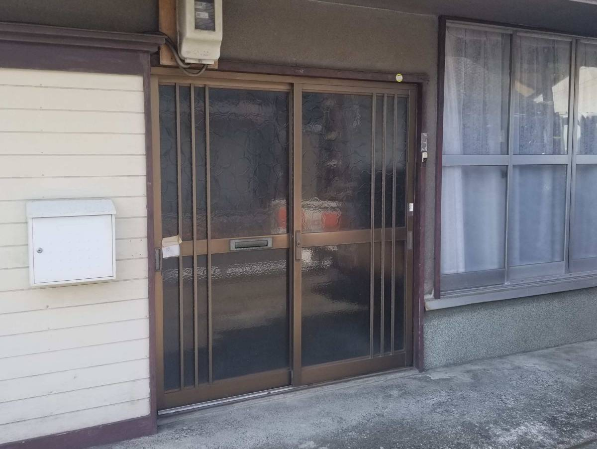 スルガリックス 静岡店の古い玄関引戸を新しくしたいの施工前の写真2