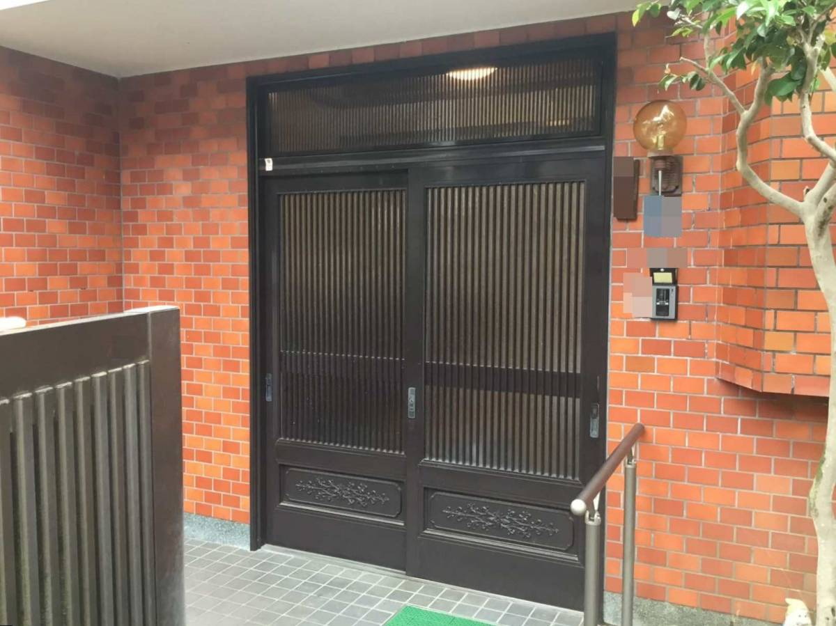 スルガリックス 静岡店の玄関引戸を電気錠にしたいの施工前の写真1