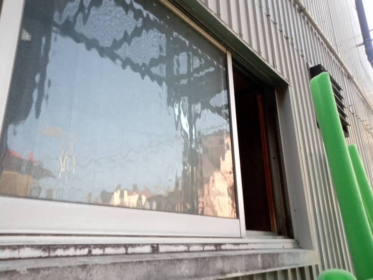 スルガリックス 静岡店の窓の交換の施工前の写真1