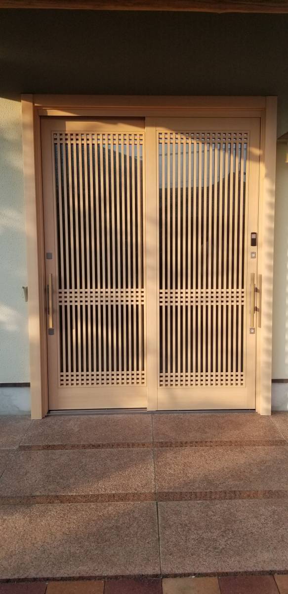 スルガリックス 静岡店のタッチキー式の玄関扉へリフォームの施工後の写真1