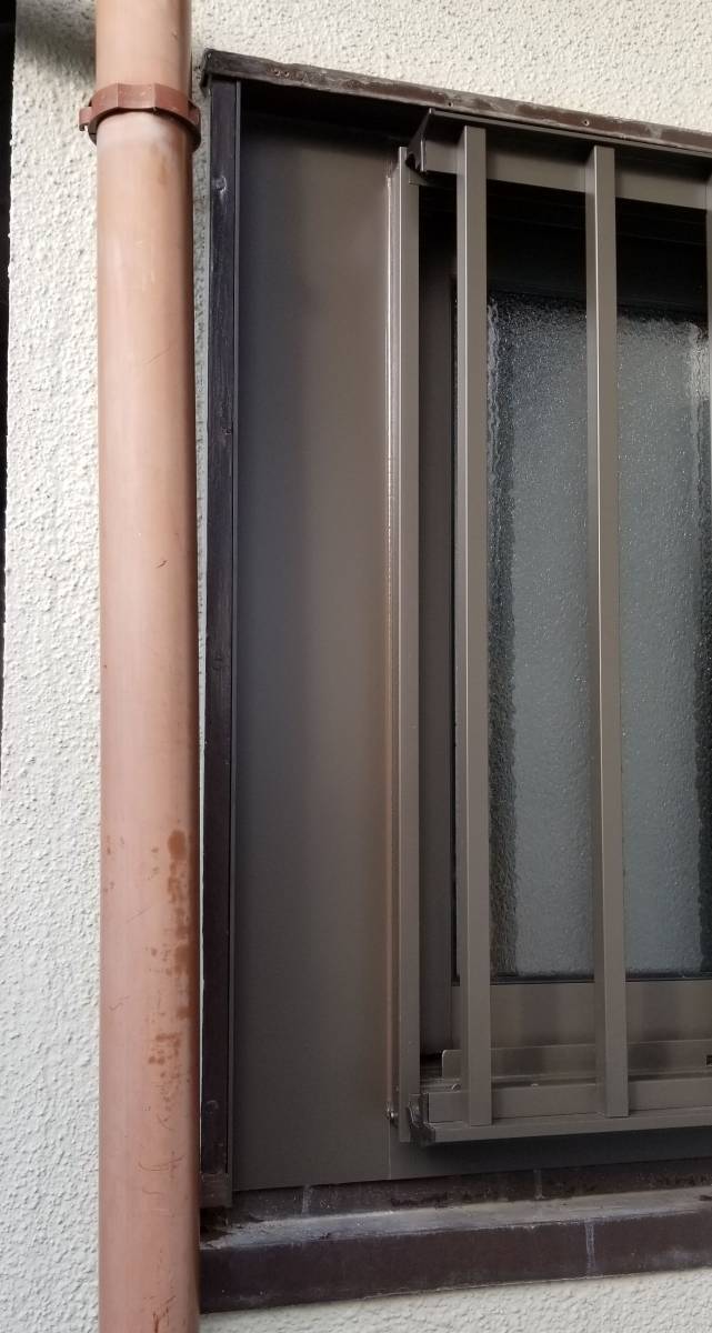 スルガリックス 静岡店の洗面所の窓を交換しました。の施工前の写真2