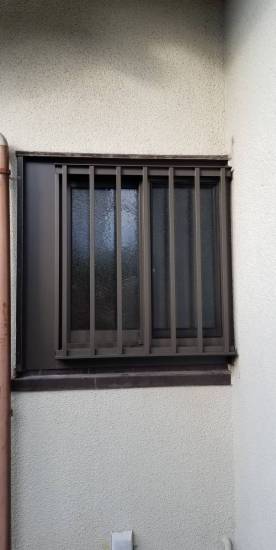 スルガリックス 静岡店の洗面所の窓を交換しました。施工事例写真1
