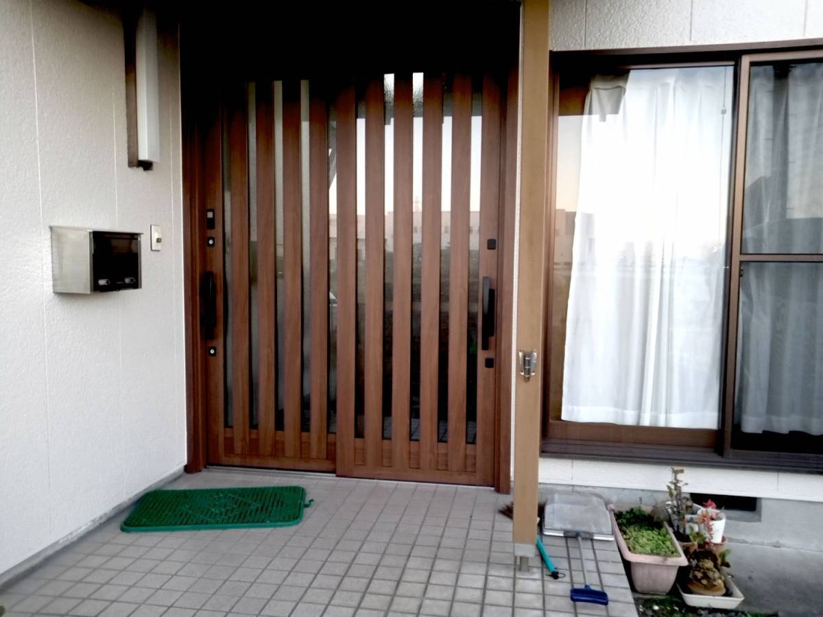 スルガリックス 静岡店の玄関引戸を交換しました。の施工後の写真1