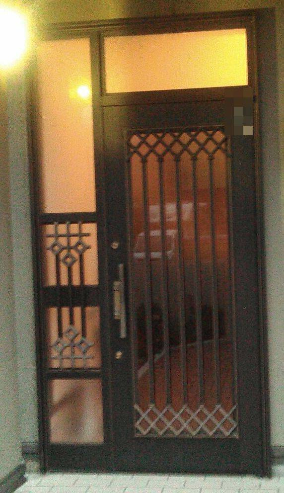 スルガリックス 静岡店の玄関ドアのリフォーム①の施工前の写真1