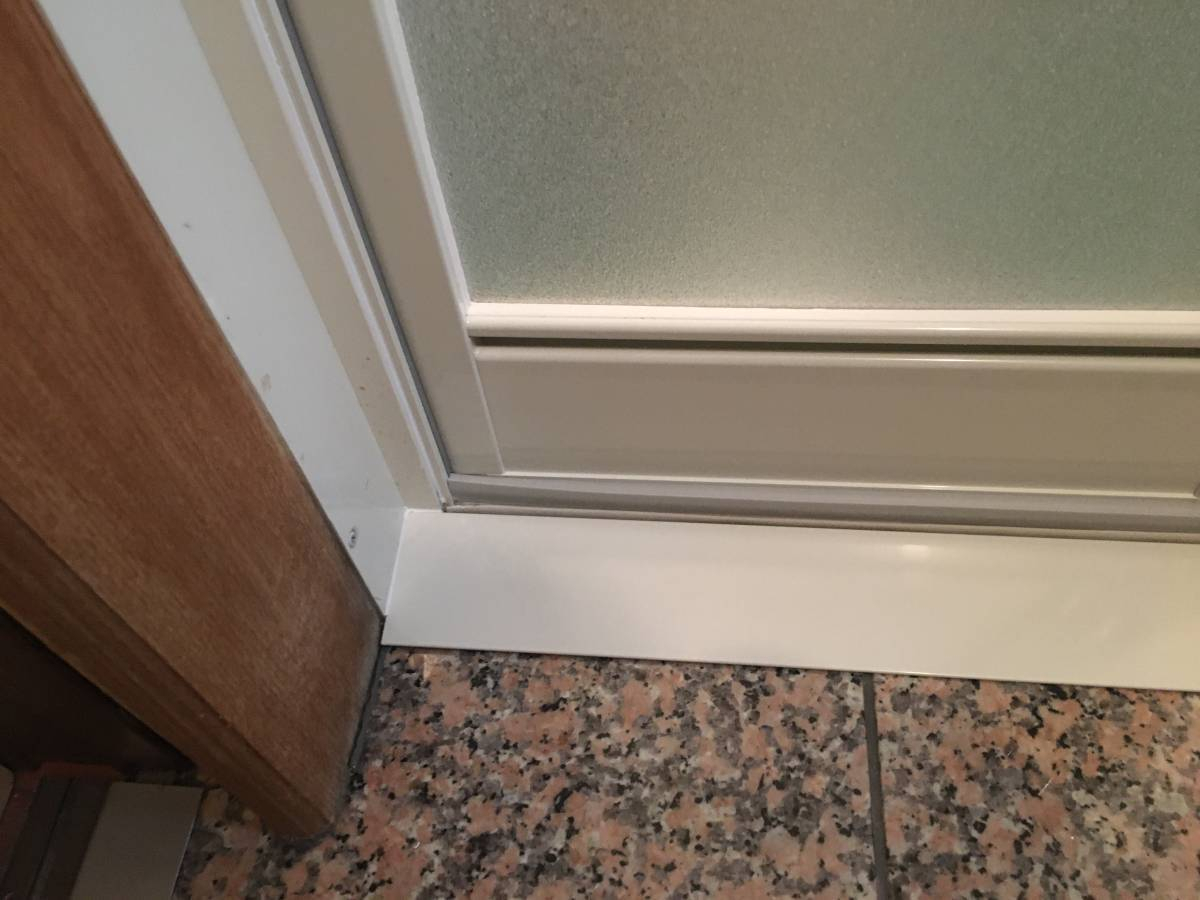 スルガリックス 静岡店の浴室の折れ戸を交換いたしました。の施工後の写真2