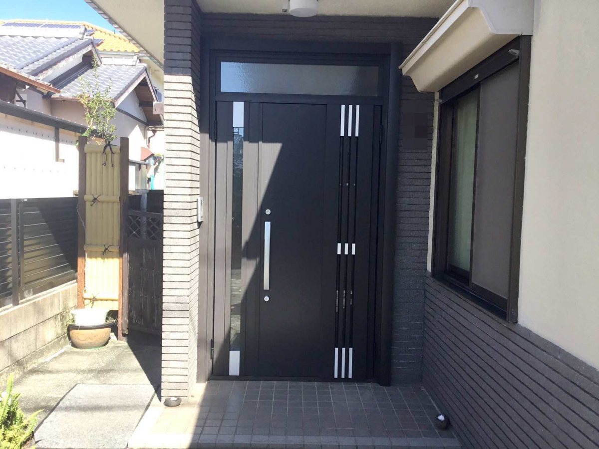 スルガリックス 静岡店の家全体のリフォームをしているので玄関扉も新しくしたいの施工後の写真1
