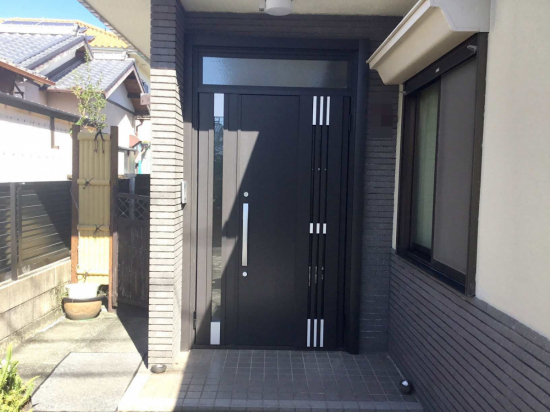 スルガリックス 静岡店の家全体のリフォームをしているので玄関扉も新しくしたい施工事例写真1
