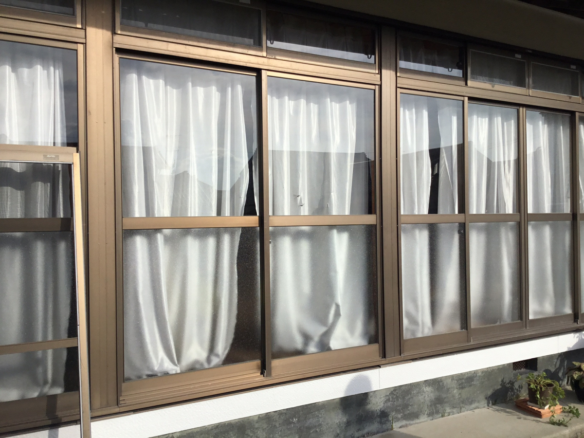 スルガリックス 静岡店の玄関を替えるついでに窓ガラスも替えたい。の施工後の写真1