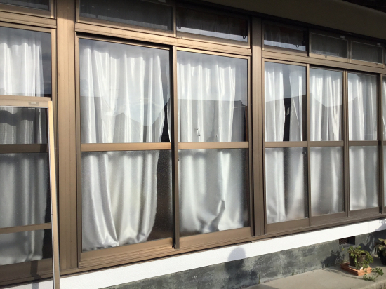 スルガリックス 静岡店の玄関を替えるついでに窓ガラスも替えたい。施工事例写真1