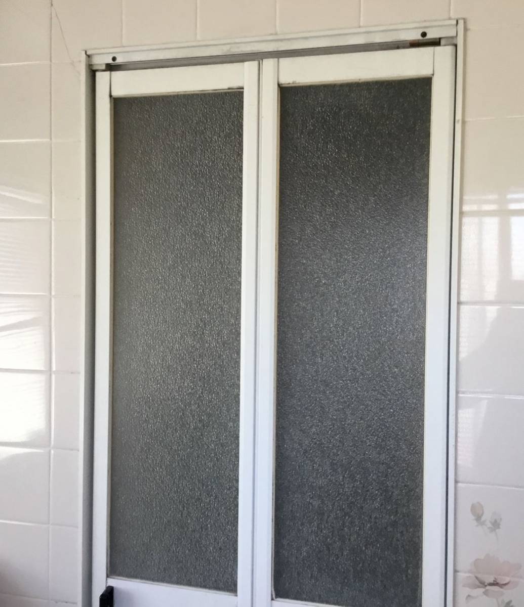 スルガリックス 静岡店の浴室ドアの交換を行いました。の施工前の写真1