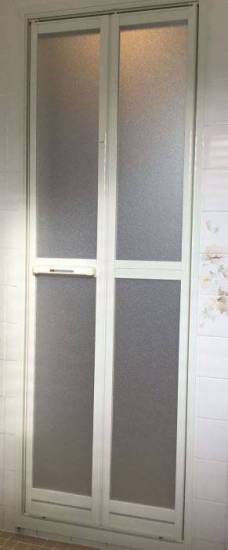 スルガリックス 静岡店の浴室ドアの交換を行いました。施工事例写真1